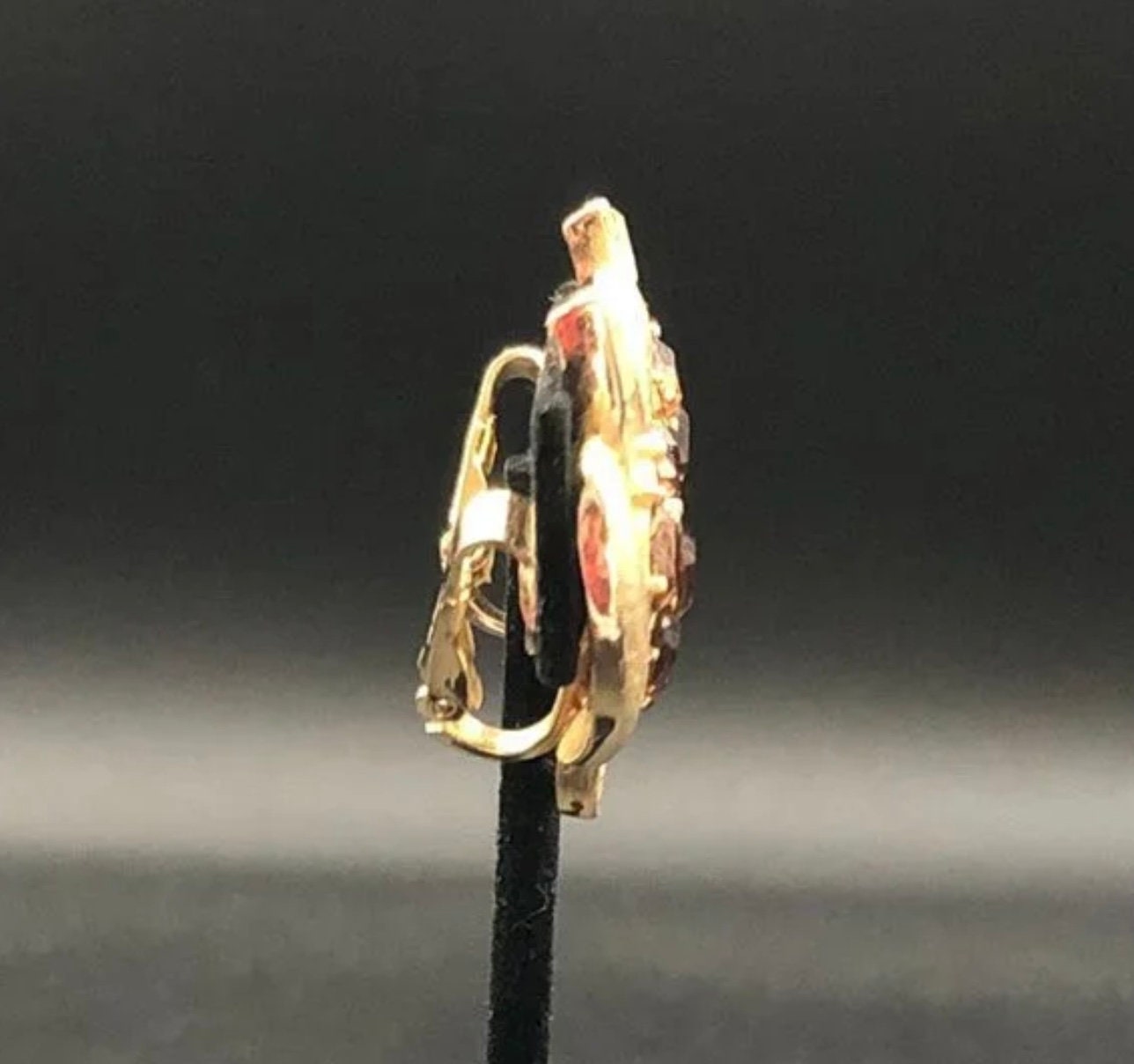 Exquisite Vintage Crown TRIFARI Gold Tone Heart Leaf Rhinestone Clip Earrings - Signed