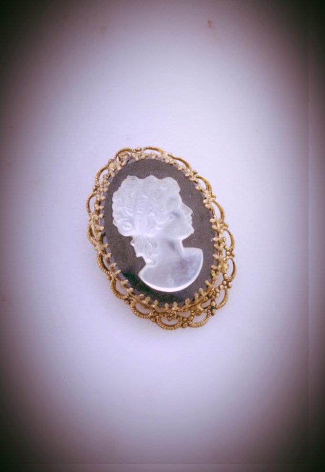 Vintage CZECH glass cameo brooch/pendant beautiful’ black silhouette