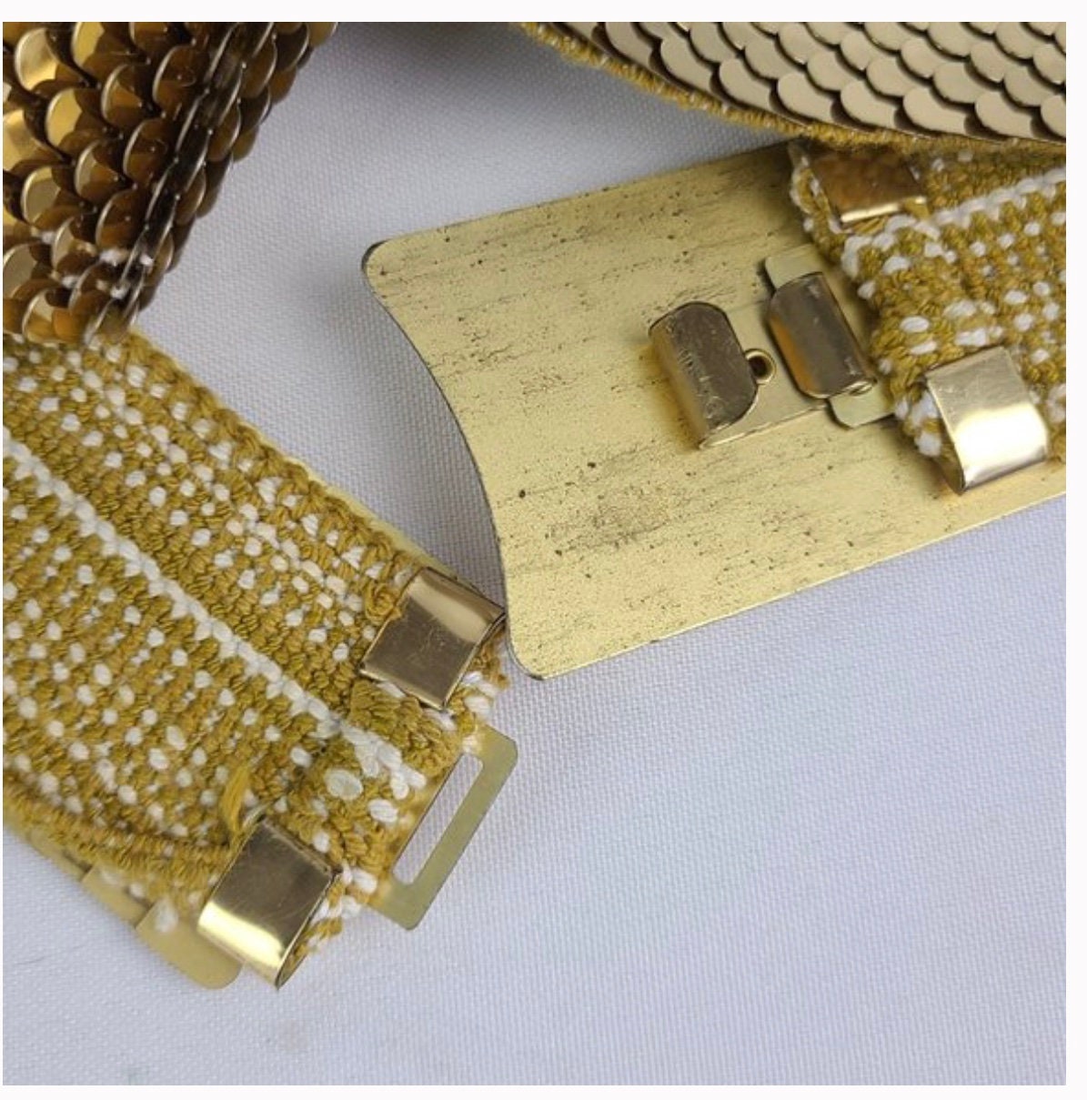 Vintage Goldtone 1970s-80s Expandable Scale Cinch Belt