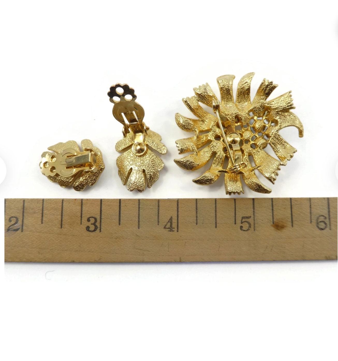 Vintage Blue Green Rhinestone Brooch Set with Clip-On Earrings in Gold Tone