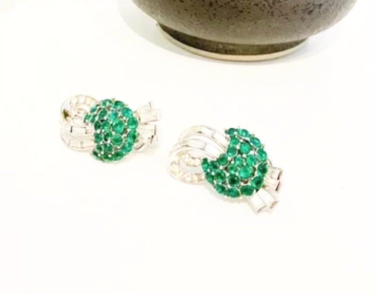 Extra Rare Vintage 1950s TRIFARI Faux Emerald Geometric Clip On Sparkly Earrings