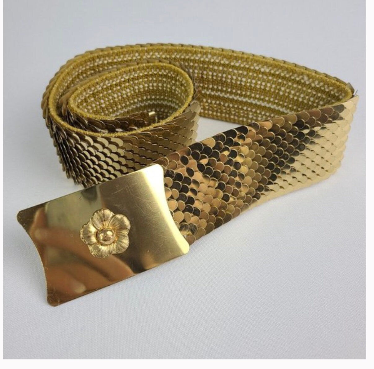 Vintage Goldtone 1970s-80s Expandable Scale Cinch Belt