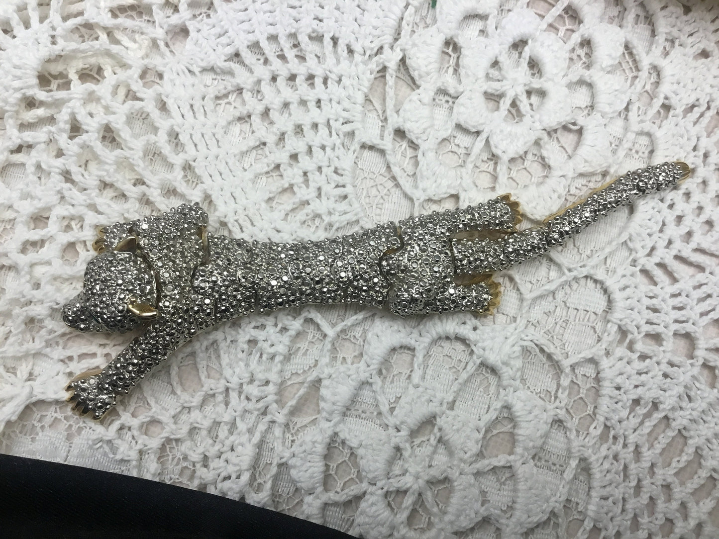 80s Articulating Panther shoulder Brooch Green Rhinestone Eyes