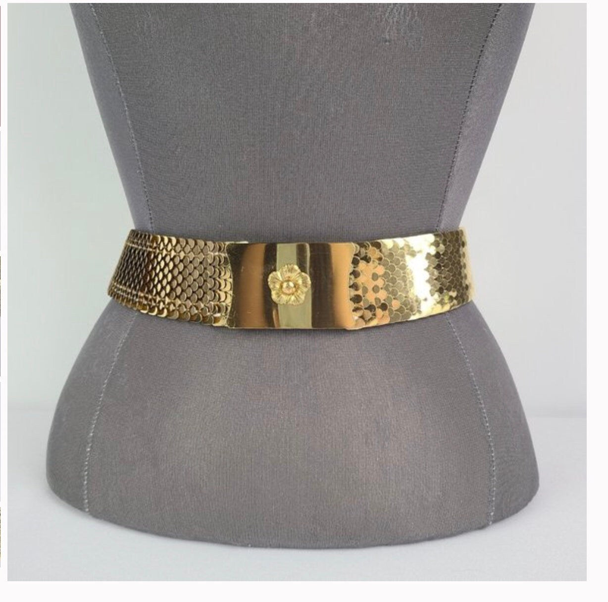 Vintage Goldtone 1970s-80s Expandable Scale Cinch Belt