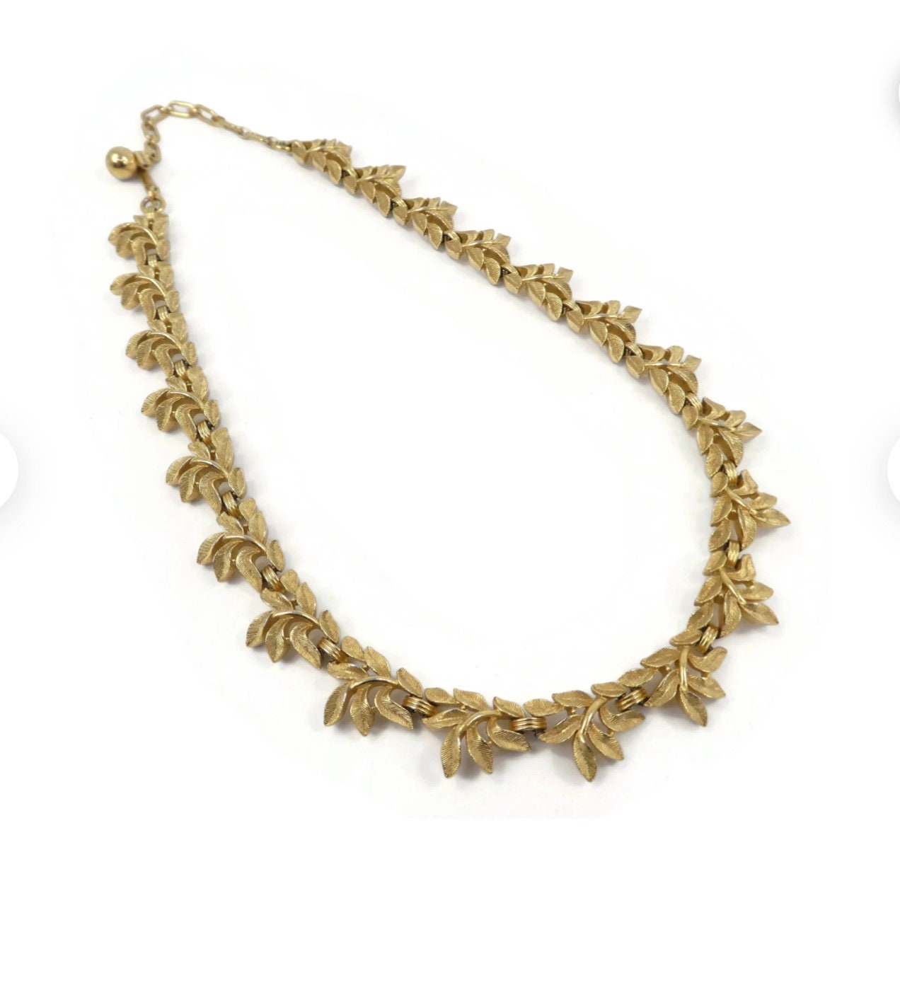 Vintage TRIFARI Leaves Necklace with Links in Gold Tone, Signed