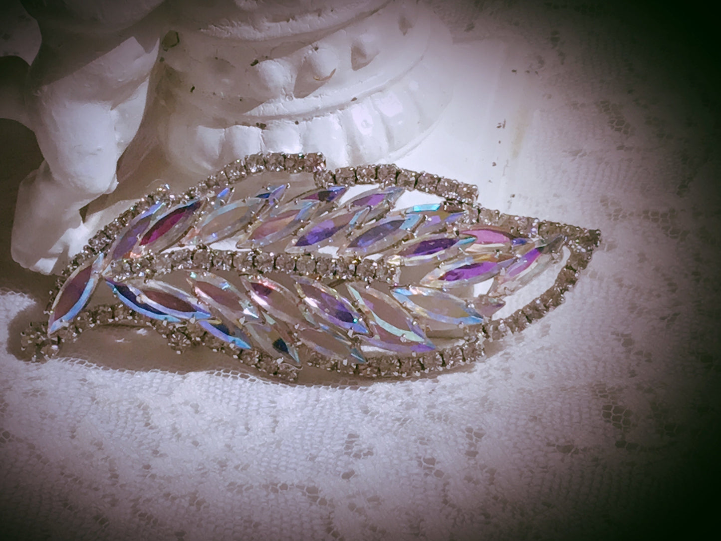 Magnificent 4”Vintage Rhinestone LEAF Shaped Brooch Pin
