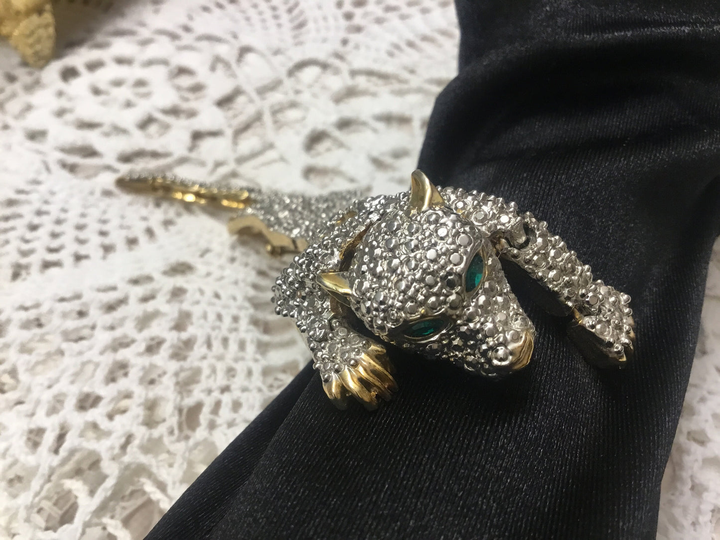 80s Articulating Panther shoulder Brooch Green Rhinestone Eyes