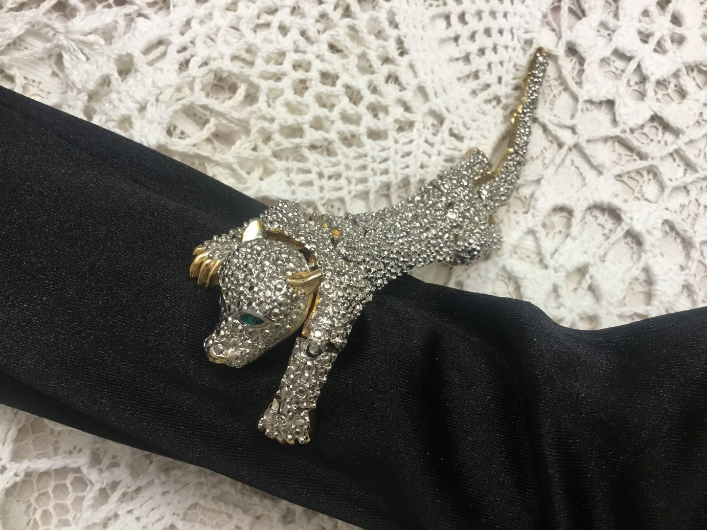 80s Articulating Panther shoulder Brooch Green Rhinestone Eyes