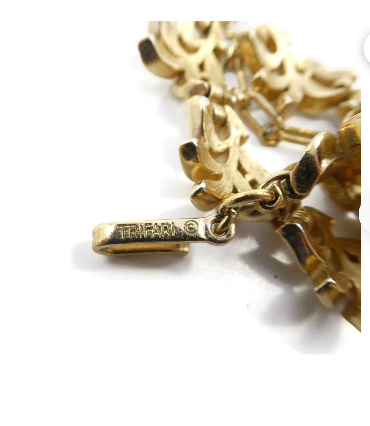 Vintage TRIFARI Leaves Necklace with Links in Gold Tone, Signed