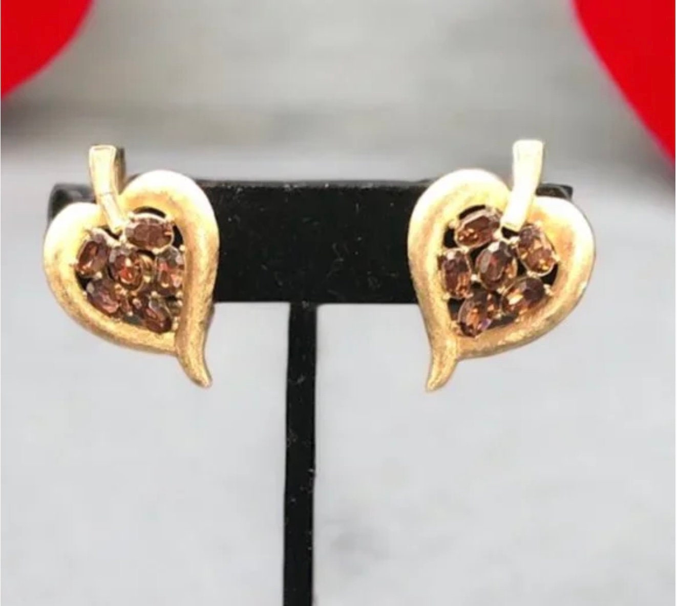 Exquisite Vintage Crown TRIFARI Gold Tone Heart Leaf Rhinestone Clip Earrings - Signed