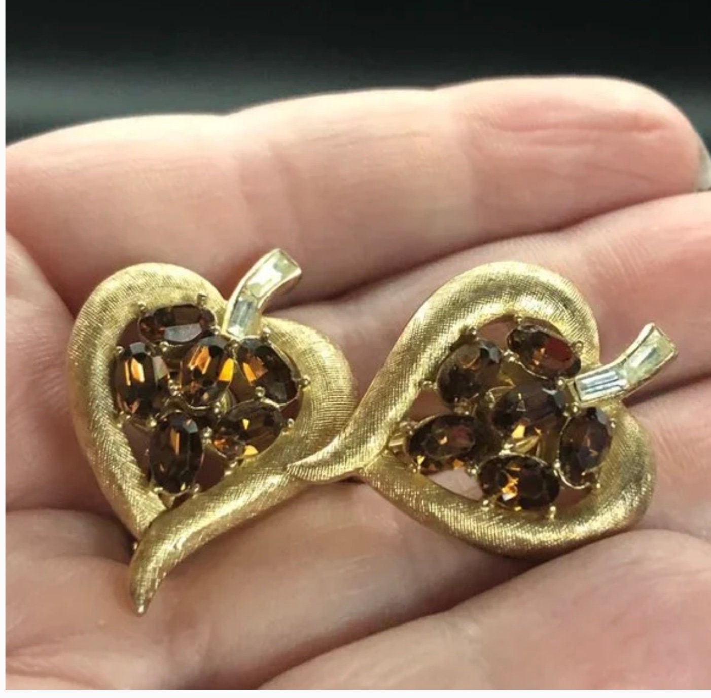 Exquisite Vintage Crown TRIFARI Gold Tone Heart Leaf Rhinestone Clip Earrings - Signed