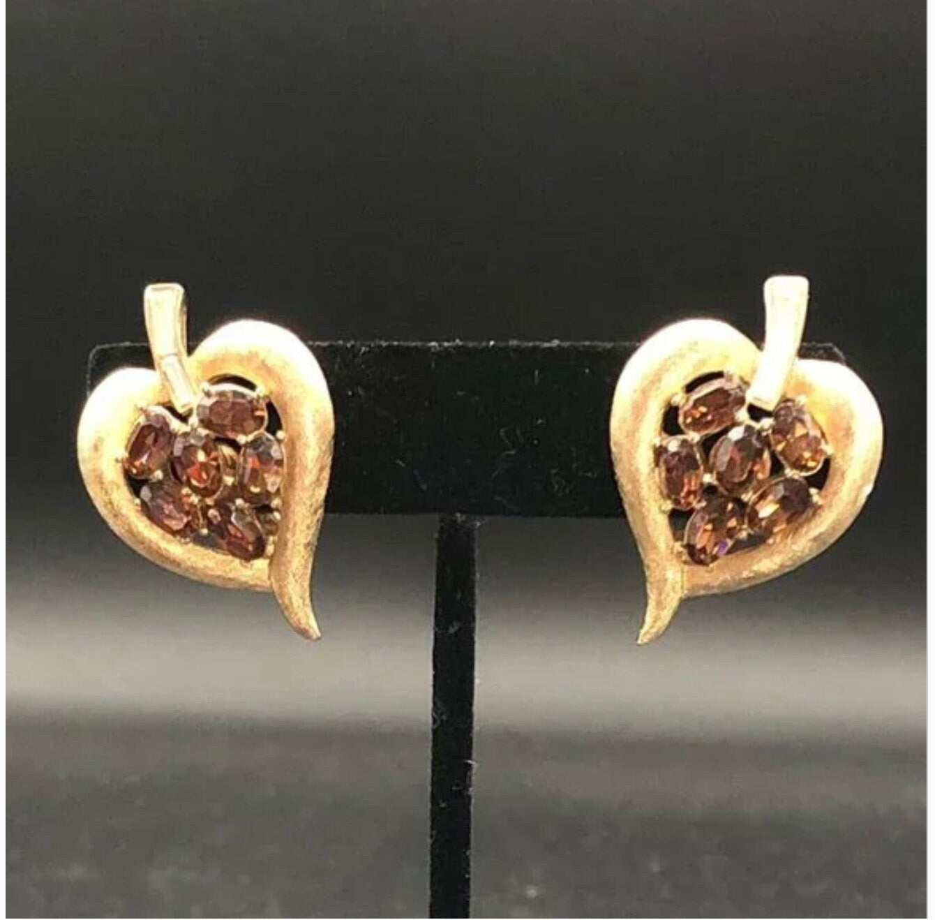 Exquisite Vintage Crown TRIFARI Gold Tone Heart Leaf Rhinestone Clip Earrings - Signed