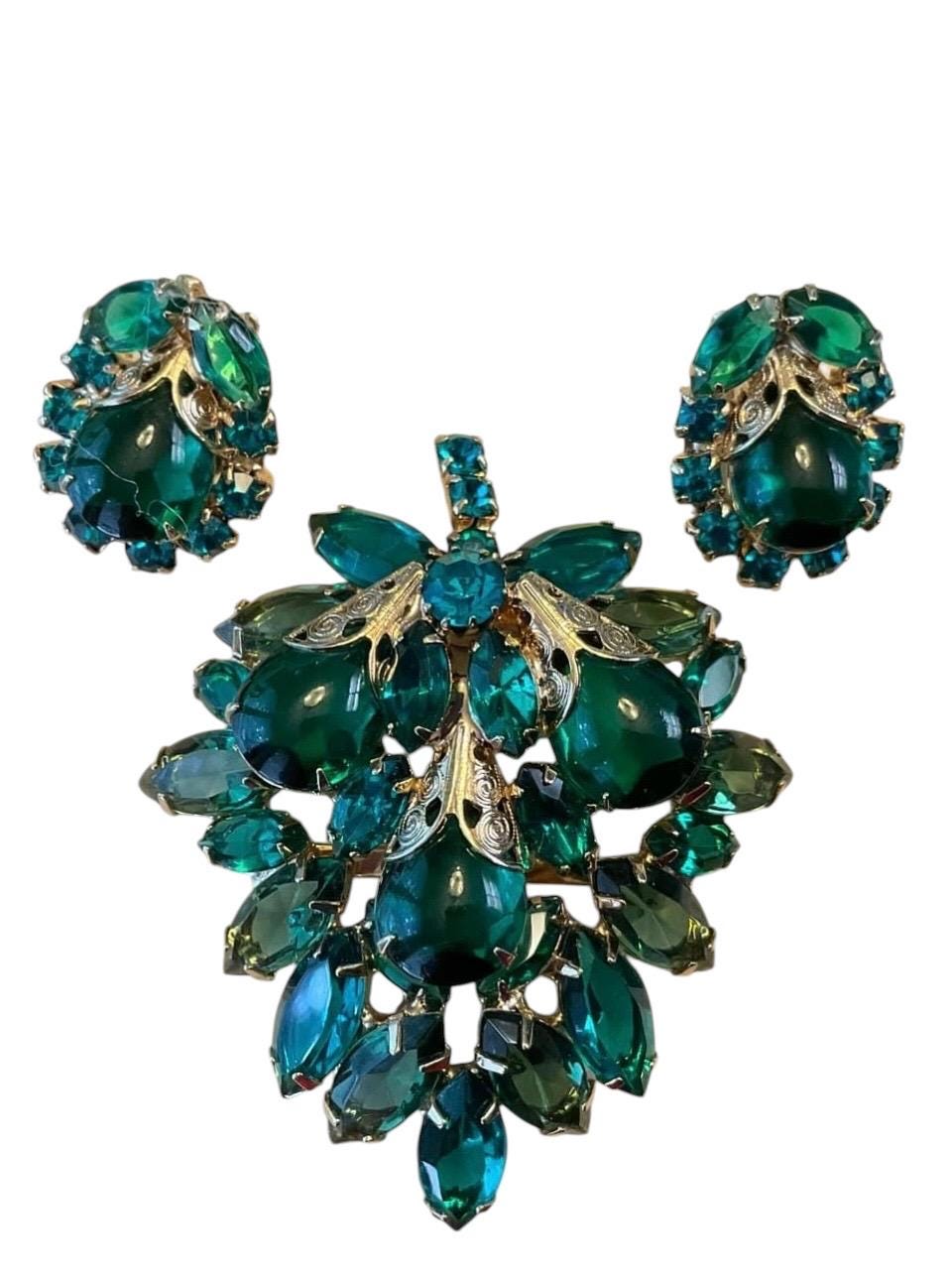 Outstanding Vintage Green Rhinestone and Cabochon Demi Parure