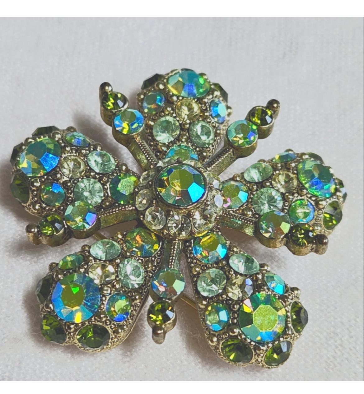 Joan Rivers Star Burst Brooch: Elegant Gold-Toned Accessory with Opalescent Green Crystals