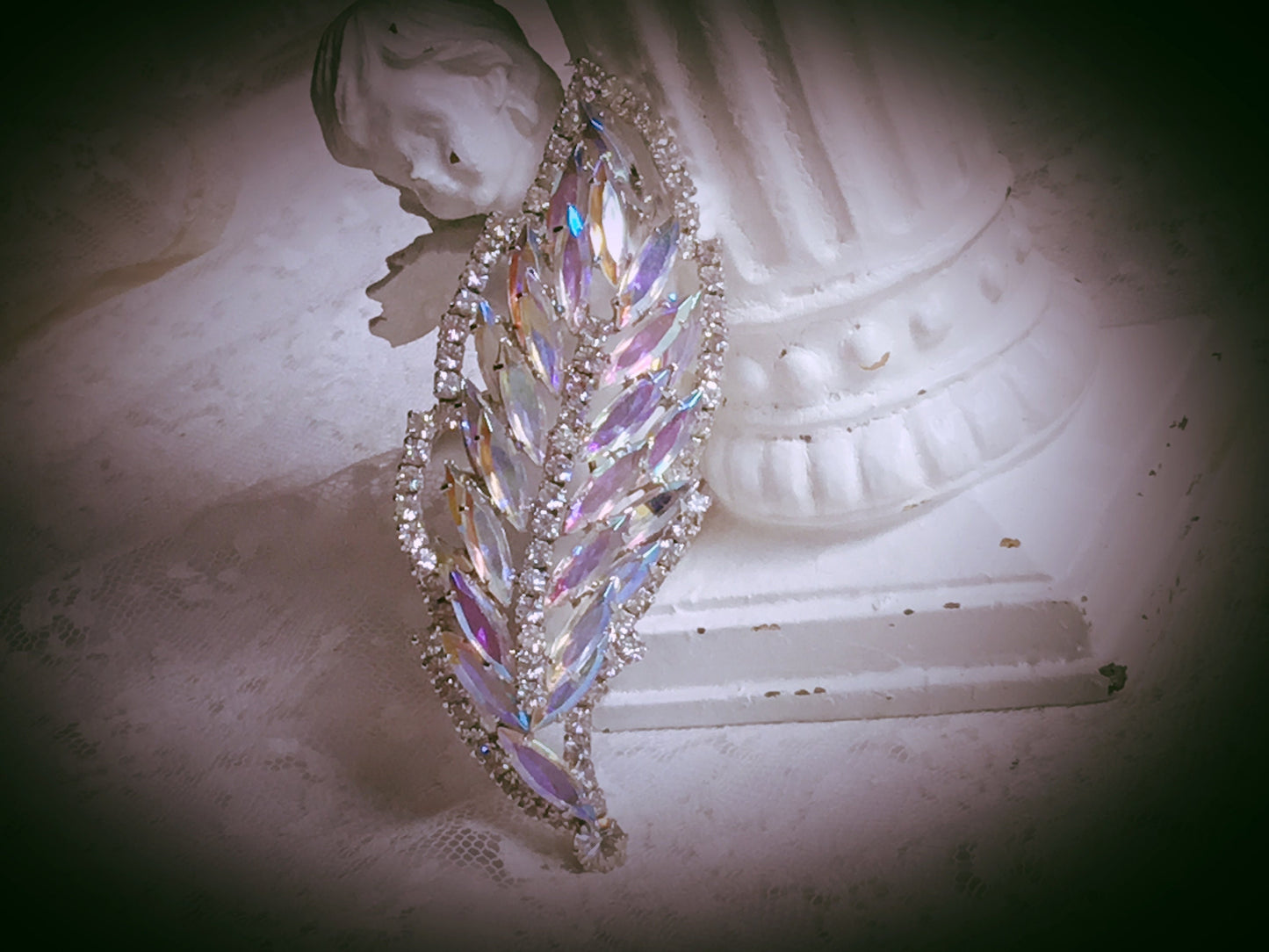 Magnificent 4”Vintage Rhinestone LEAF Shaped Brooch Pin