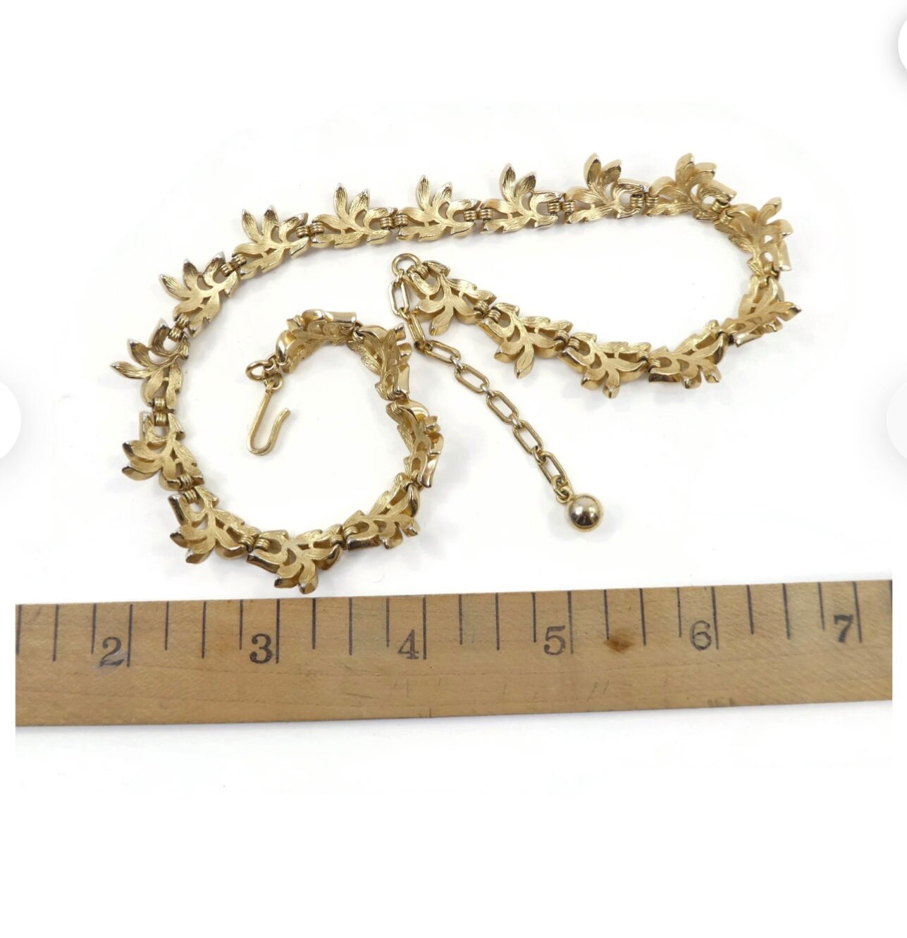 Vintage TRIFARI Leaves Necklace with Links in Gold Tone, Signed