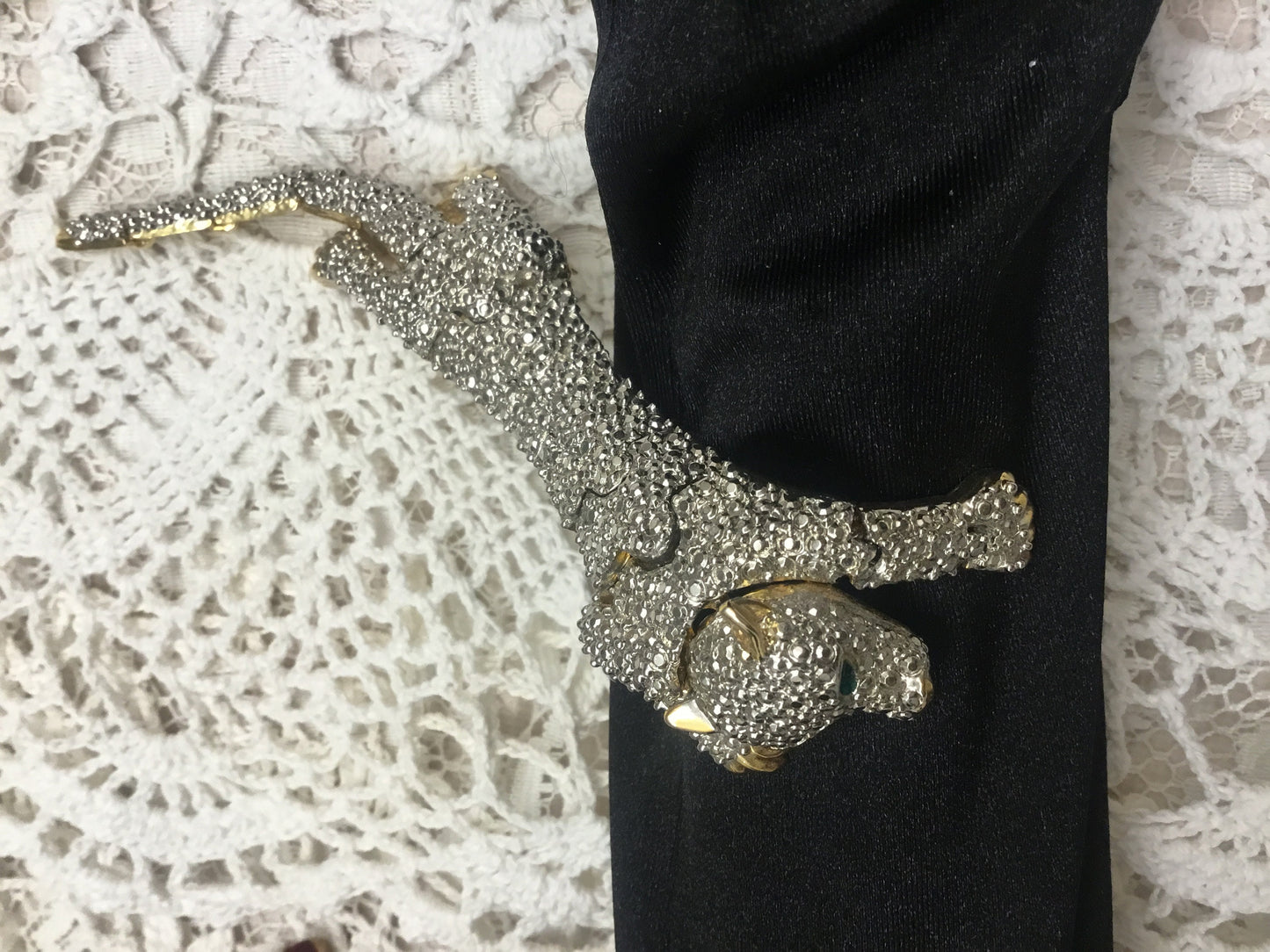 80s Articulating Panther shoulder Brooch Green Rhinestone Eyes