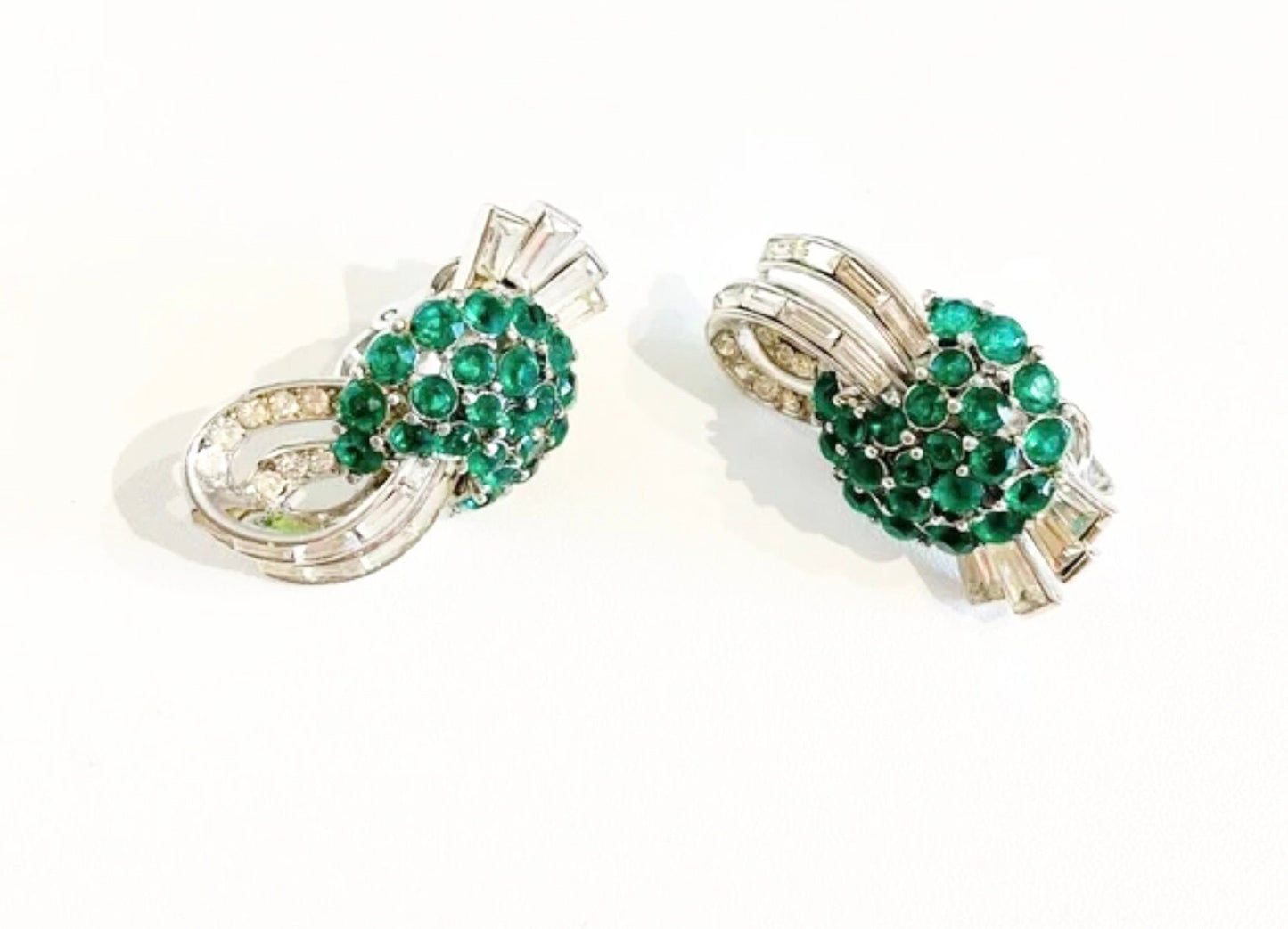 Extra Rare Vintage 1950s TRIFARI Faux Emerald Geometric Clip On Sparkly Earrings