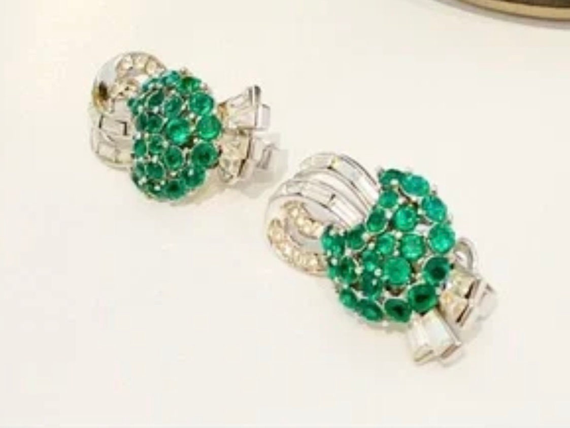 Extra Rare Vintage 1950s TRIFARI Faux Emerald Geometric Clip On Sparkly Earrings