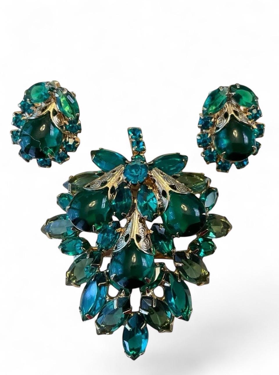 Outstanding Vintage Green Rhinestone and Cabochon Demi Parure